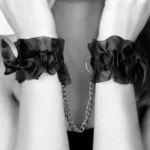 Scopri il lusso delle Bijoux Indiscrets Manette di Organza