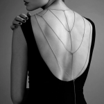 Bijoux Indiscrets presenta il gioiello corpo décolleté schiena oro