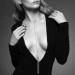 Bijoux Indiscrets Magnifique | Tickler Pendant Chain - Gold A high-quality image of the 1920s Cabaret Pendant Chain.