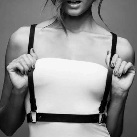 perfetta per chi ama l'imbracatura BDSM.