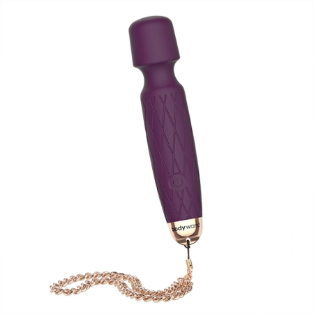 La Mini Bacchetta Luxe Bodywand offre un'esperienza di massaggio profondo con 7 modalità di vibrazione.