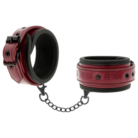 Le manette in pelle vegana Dark Room di Fetish Submissive offrono un'esperienza di bondage lussuosa e confortevole.