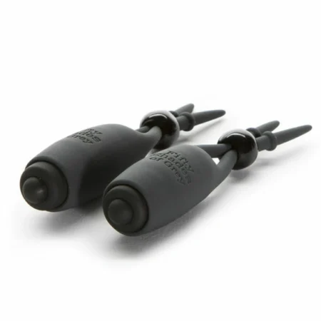 I stimolatori vibranti per capezzoli Sweet Torture di Fifty Shades Of Gray offrono un'esperienza sensoriale unica per gli amanti del lusso.