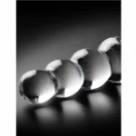 Il raffinato plug anale in vetro Icicles N. 2 di Icicles offre un'esperienza di lusso per gli amanti dei sex toys di lusso.