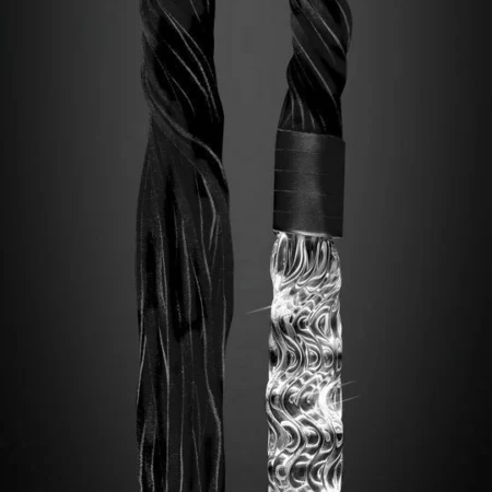 un flogger in vetro raffinato del brand Icicles