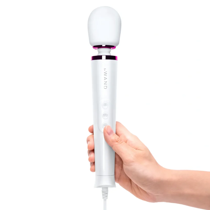 Massaggiatore Vibrante con Cavo Potente Petite di Le Wand per un'esperienza di relax intensa e mirata.