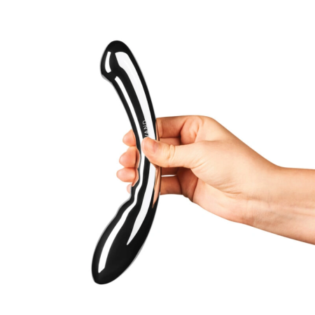 Le Wand Stainless Steel Arch A high-quality image of the stainless steel dildo.