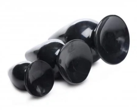 Il Set di Plug Anali Triple Cones di Master Series offre una stimolazione sicura e confortevole grazie al suo design raffinato.