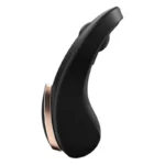 Il vibratore clitorideo Satisfyer Little Secret offre un'esperienza di piacere discreto e potente per momenti unici.