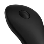 Il vibratore clitorideo Satisfyer Little Secret offre un'esperienza di piacere discreto e potente per momenti unici.