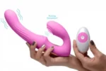 Scopri il piacere condiviso con lo strap-on in silicone vibrante senza imbrago di Strap U