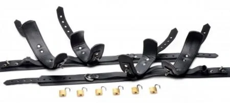 L'imbrago bondage con serrature Frog-tie di Strict offre un'esperienza regolabile per esplorare il BDSM con comfort e controllo.