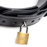 L'imbrago bondage con serrature Frog-tie di Strict offre un'esperienza regolabile per esplorare il BDSM con comfort e controllo.