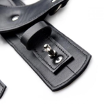 L'imbrago bondage con serrature Frog-tie di Strict offre un'esperienza regolabile per esplorare il BDSM con comfort e controllo.