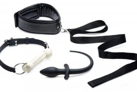 Il Set Puppy Play 4 Pezzi di Tailz offre un'esperienza immersiva di BDSM collari e guinzagli per gli appassionati del doggy play.