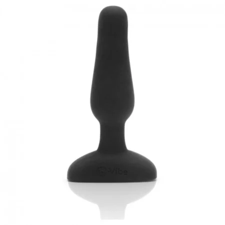 b-vibe Novice Remote Control Plug Black A high-quality image of the remote control anal plug.
